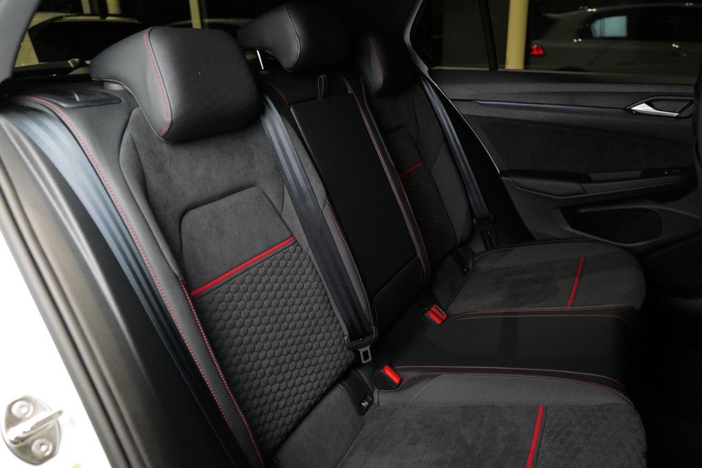 Volkswagen Golf 2026 г. Белый, пробег 9104 км