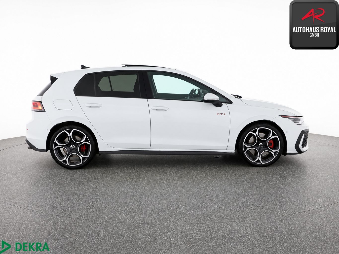 Volkswagen Golf 2025 г. Белый, пробег 17046 км