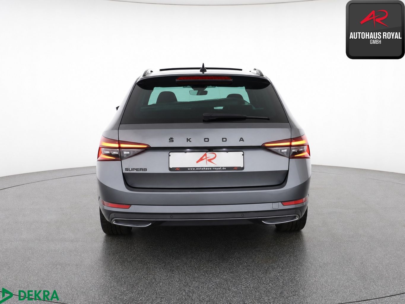 Skoda Superb 2023 г. Серый, пробег 50000 км