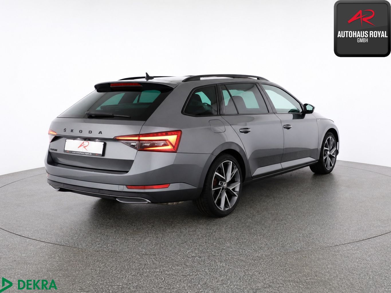 Skoda Superb 2023 г. Серый, пробег 50000 км