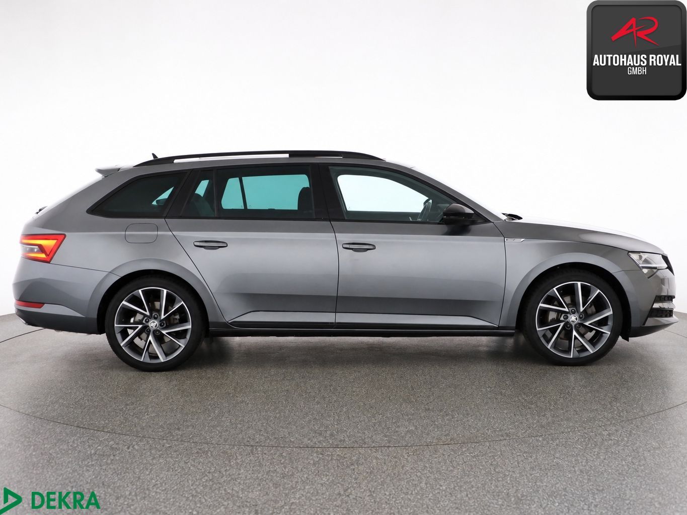 Skoda Superb 2023 г. Серый, пробег 50000 км