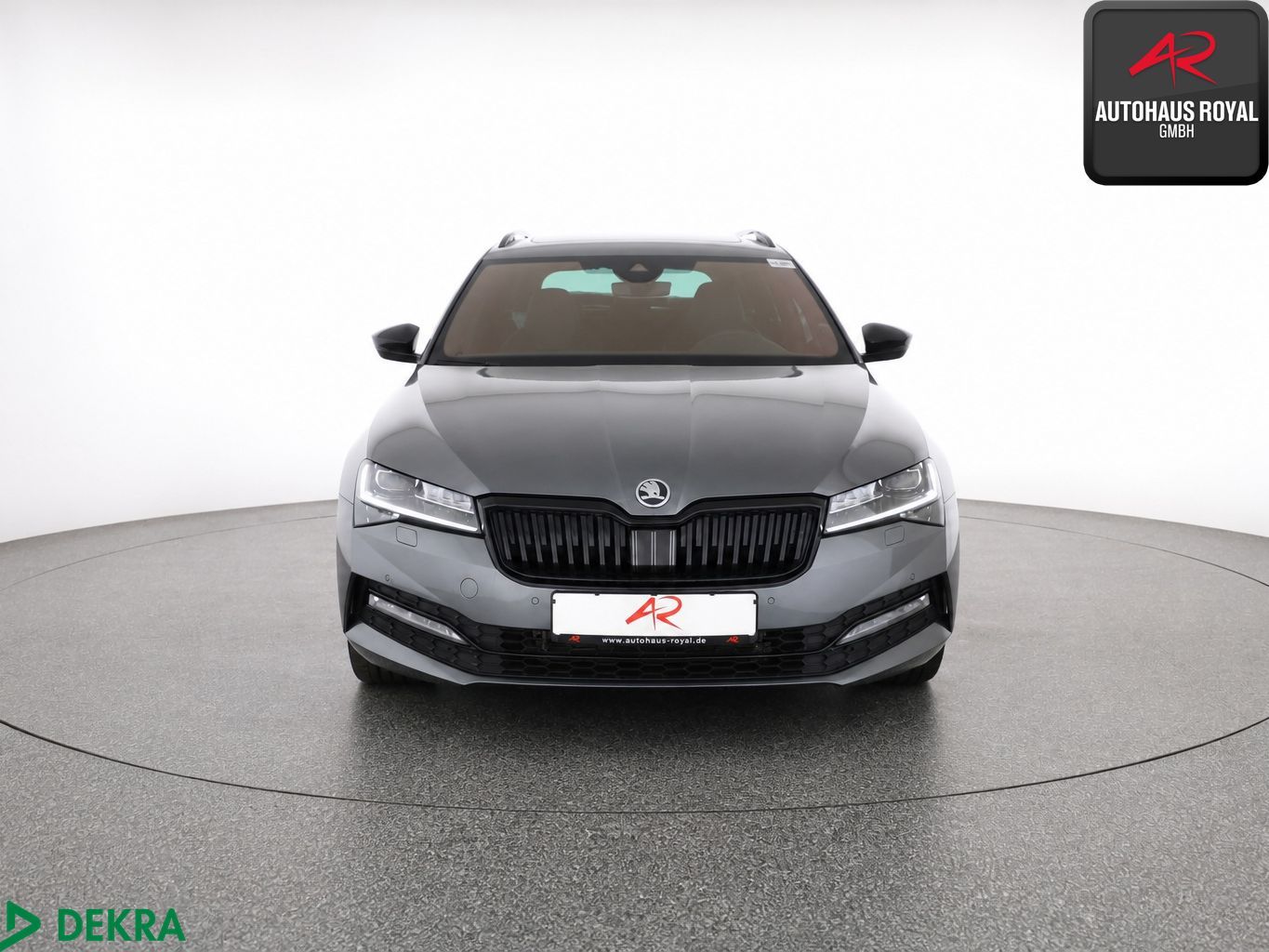 Skoda Superb 2023 г. Серый, пробег 50000 км