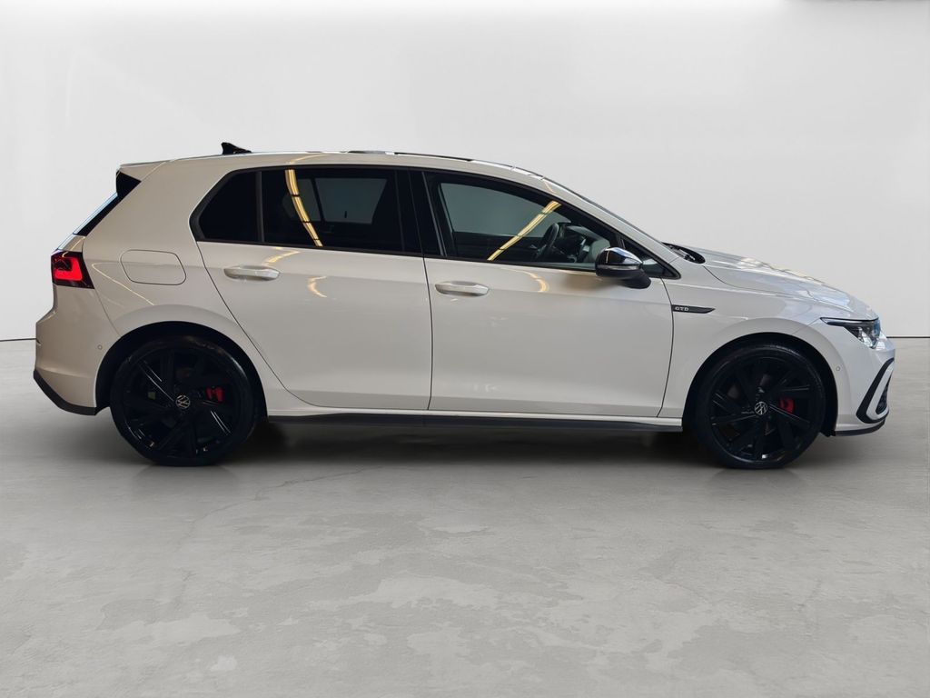 Volkswagen Golf 2023 г. Белый, пробег 44324 км