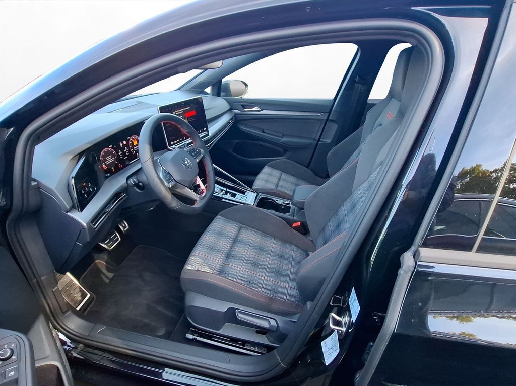 Volkswagen Golf 2026 г. Чёрный, пробег 150 км