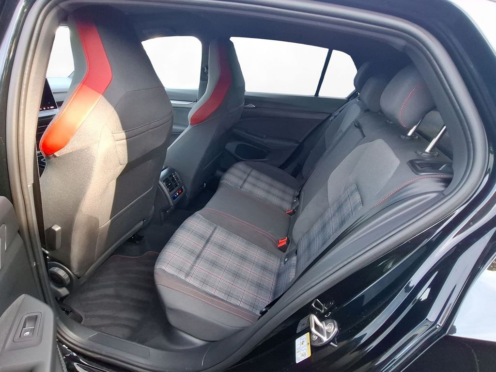 Volkswagen Golf 2026 г. Чёрный, пробег 150 км
