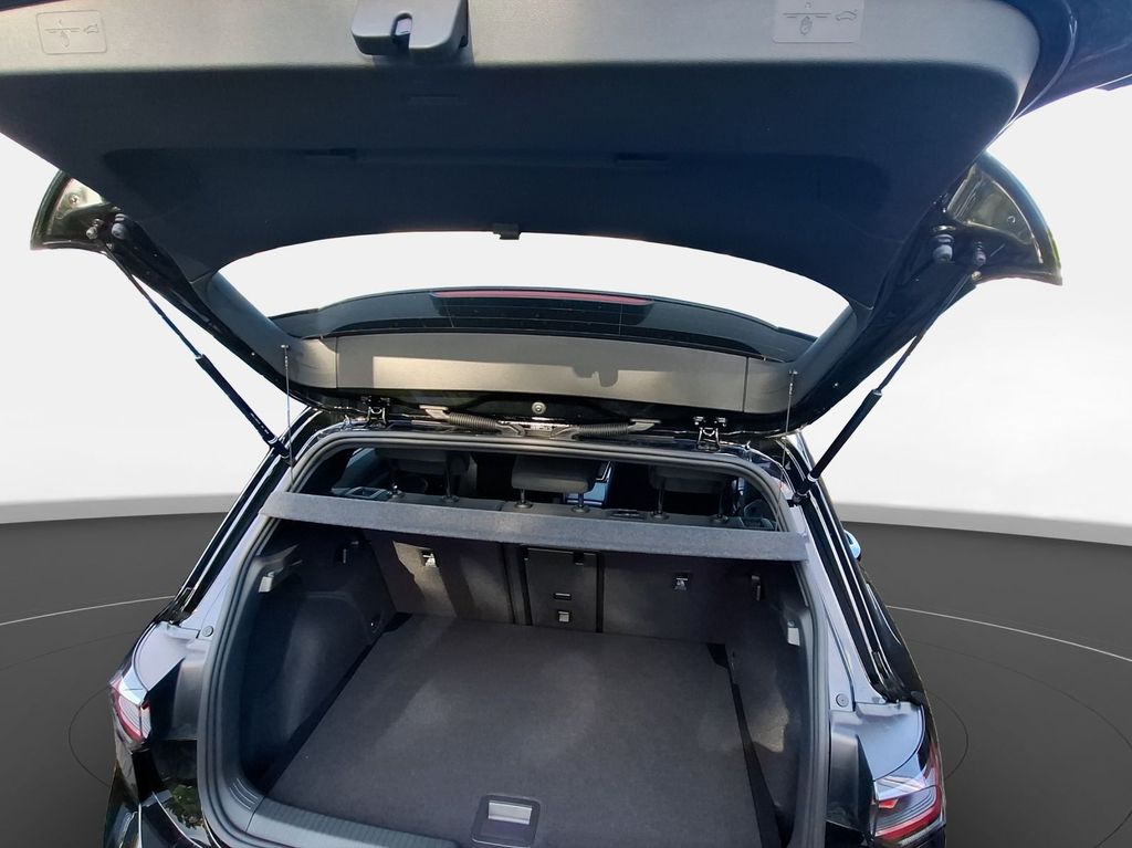 Volkswagen Golf 2026 г. Чёрный, пробег 150 км