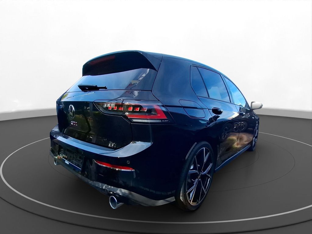 Volkswagen Golf 2026 г. Чёрный, пробег 150 км