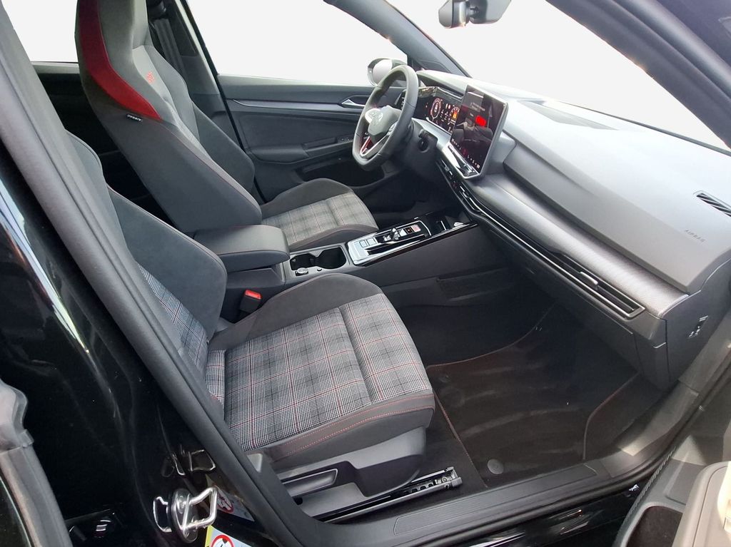 Volkswagen Golf 2026 г. Чёрный, пробег 150 км