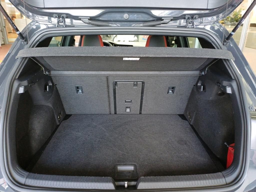 Volkswagen Golf 2024 г. Серый, пробег 41704 км