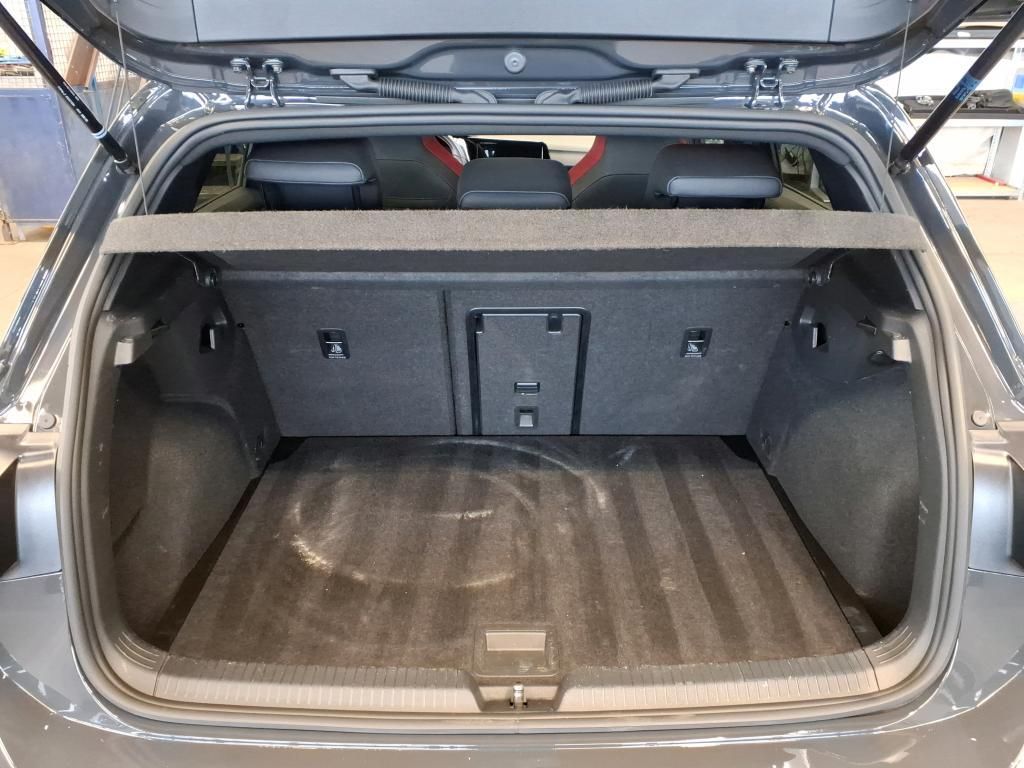 Volkswagen Golf 2024 г. Серый, пробег 41945 км