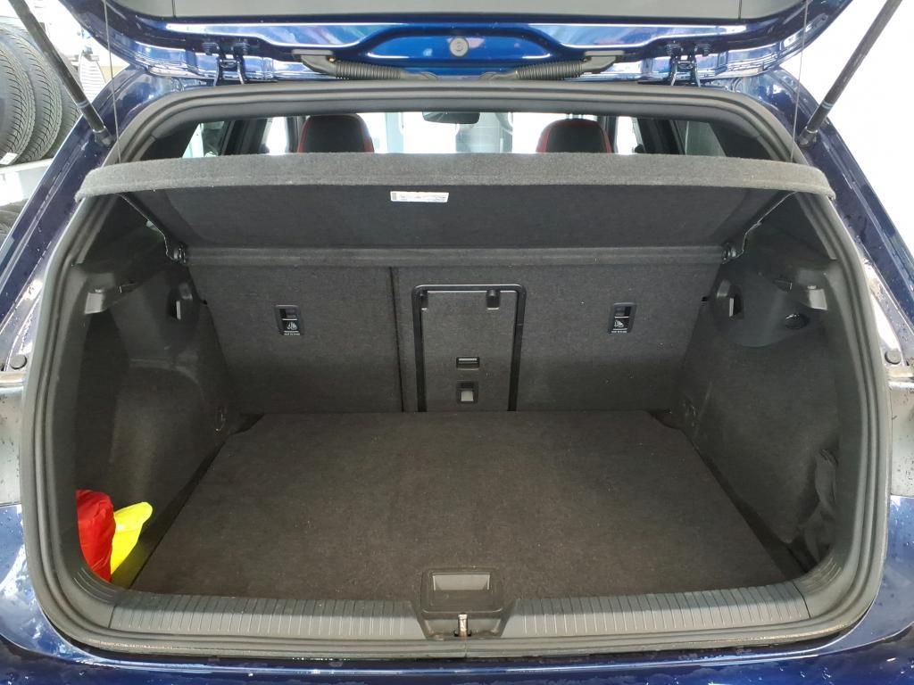 Volkswagen Golf 2024 г. Синий, пробег 42791 км