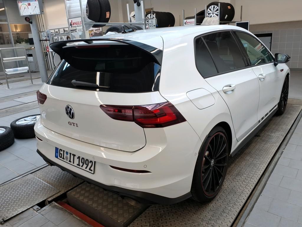 Volkswagen Golf 2023 г. Белый, пробег 50220 км