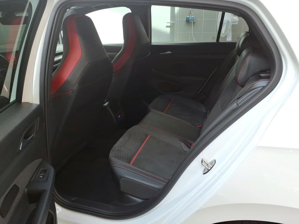 Volkswagen Golf 2023 г. Белый, пробег 50220 км