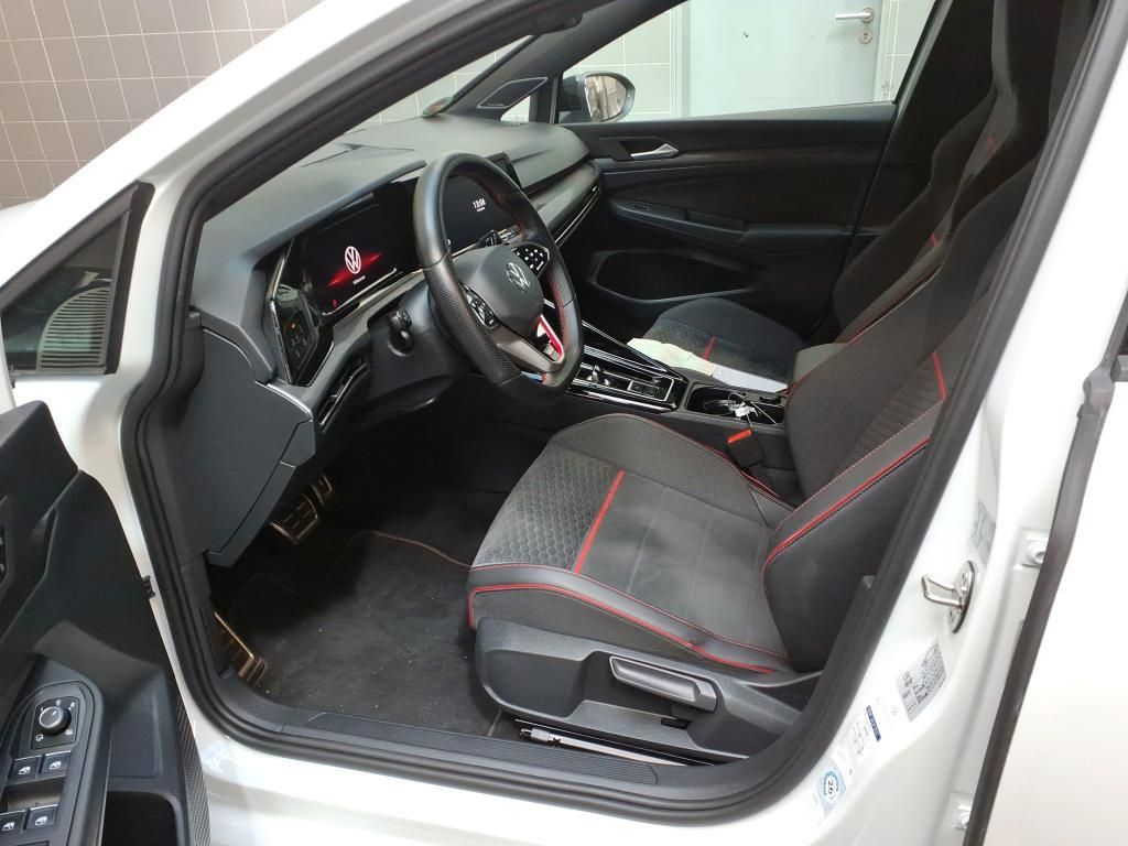 Volkswagen Golf 2023 г. Белый, пробег 50220 км