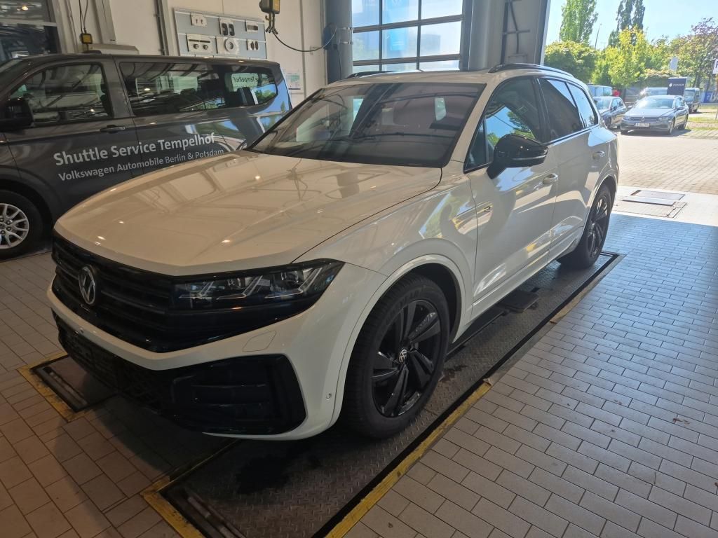 Volkswagen Touareg 2024 г. Белый, пробег 53655 км