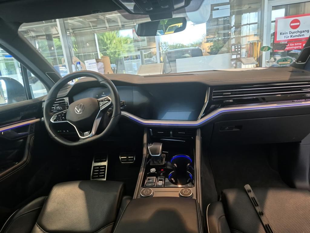Volkswagen Touareg 2024 г. Белый, пробег 53655 км