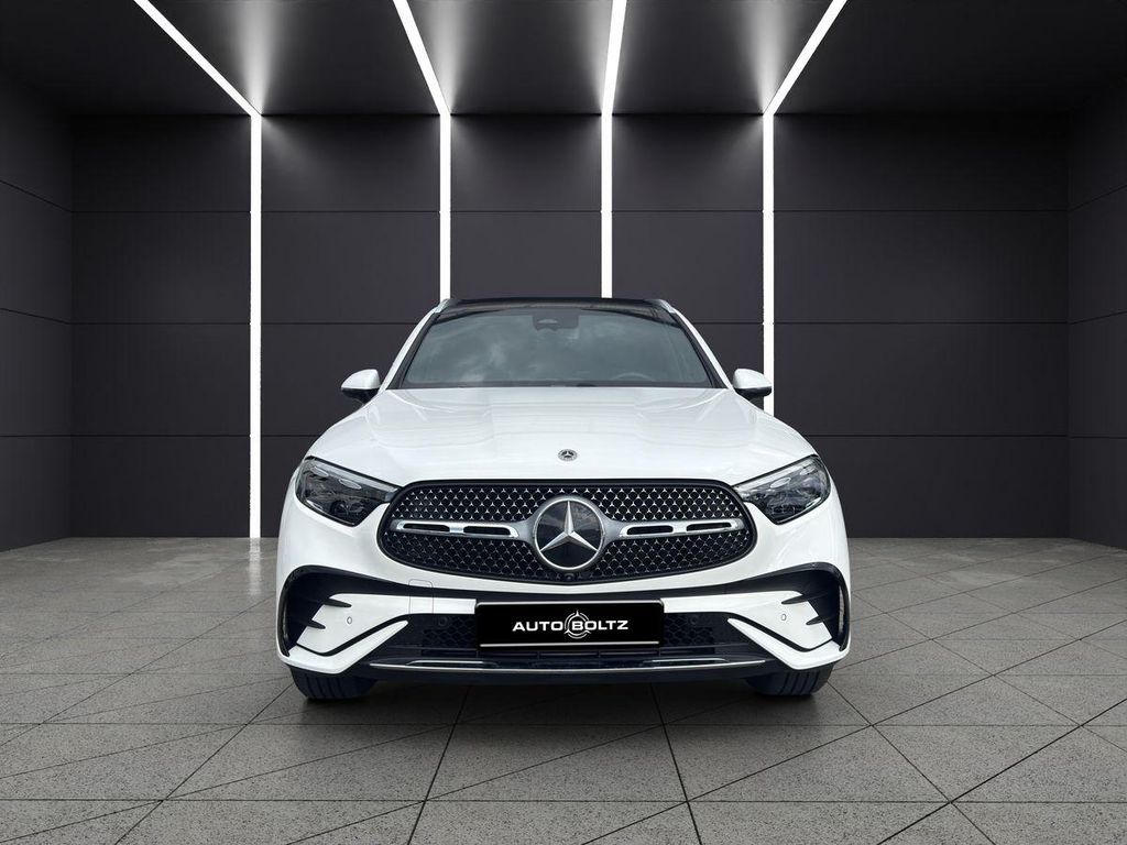 Mercedes-Benz GLC 200 2025 г. Белый, пробег 18800 км