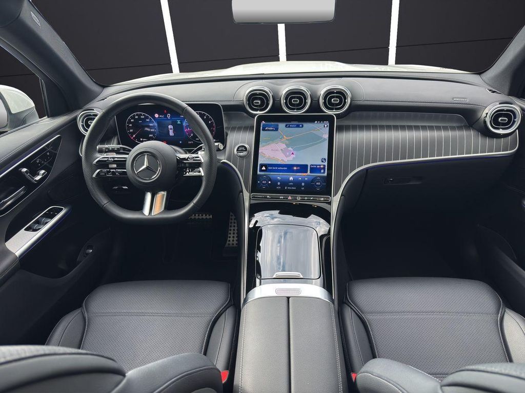 Mercedes-Benz GLC 200 2025 г. Белый, пробег 18800 км