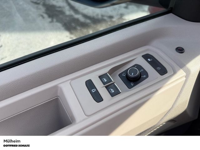 Volkswagen 8 series 2023 г. Красный, пробег 41149 км