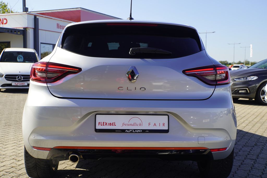 Renault Clio 2022 г. Серебристый, пробег 36690 км
