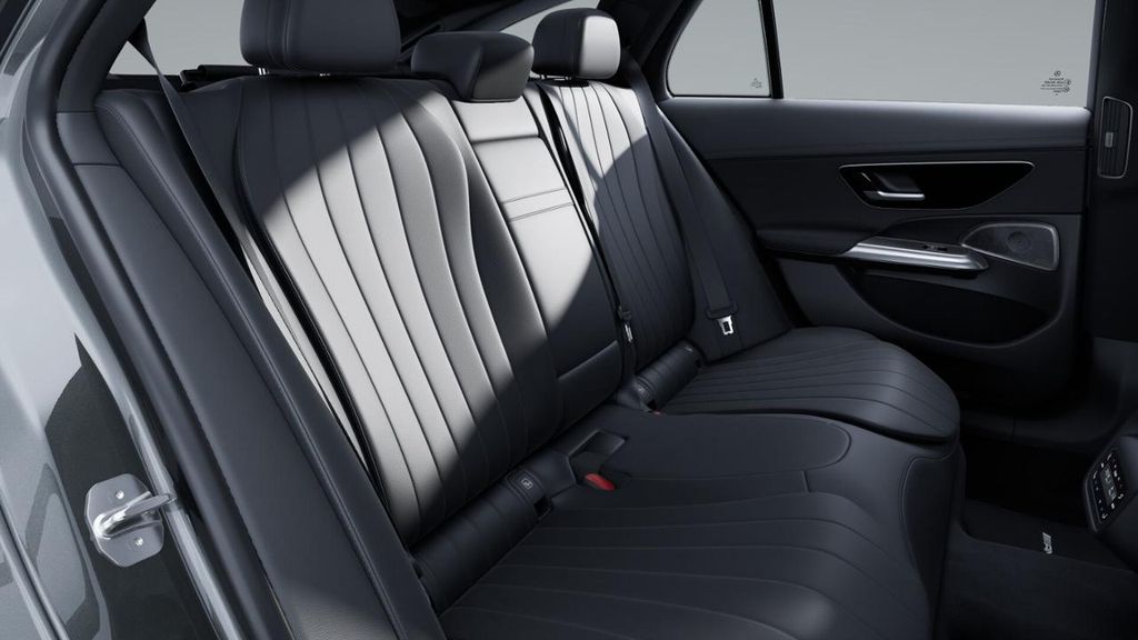 Mercedes-Benz E 450 2024 г. Серый, пробег 25682 км