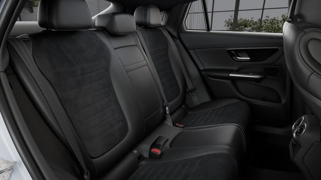 Mercedes-Benz GLC 220 2026 г. Белый, пробег 8072 км