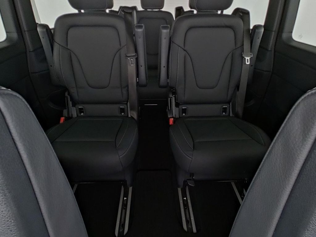 Mercedes-Benz V 250 2024 г. Серый, пробег 24055 км