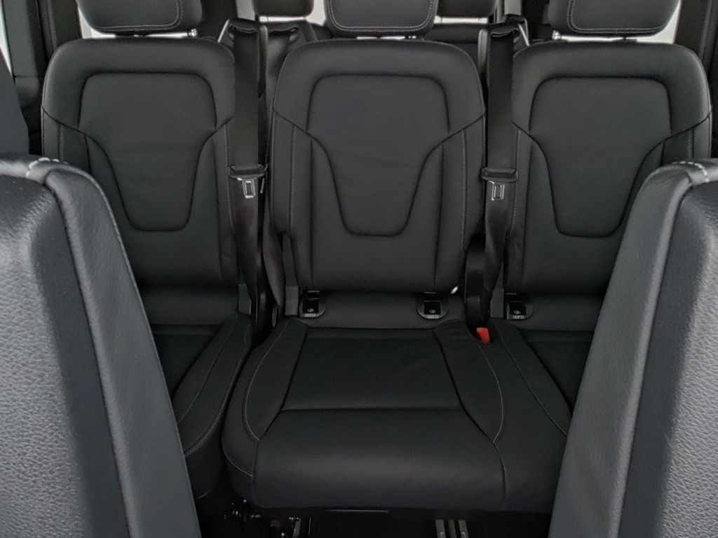 Mercedes-Benz V 250 2024 г. Белый, пробег 18268 км