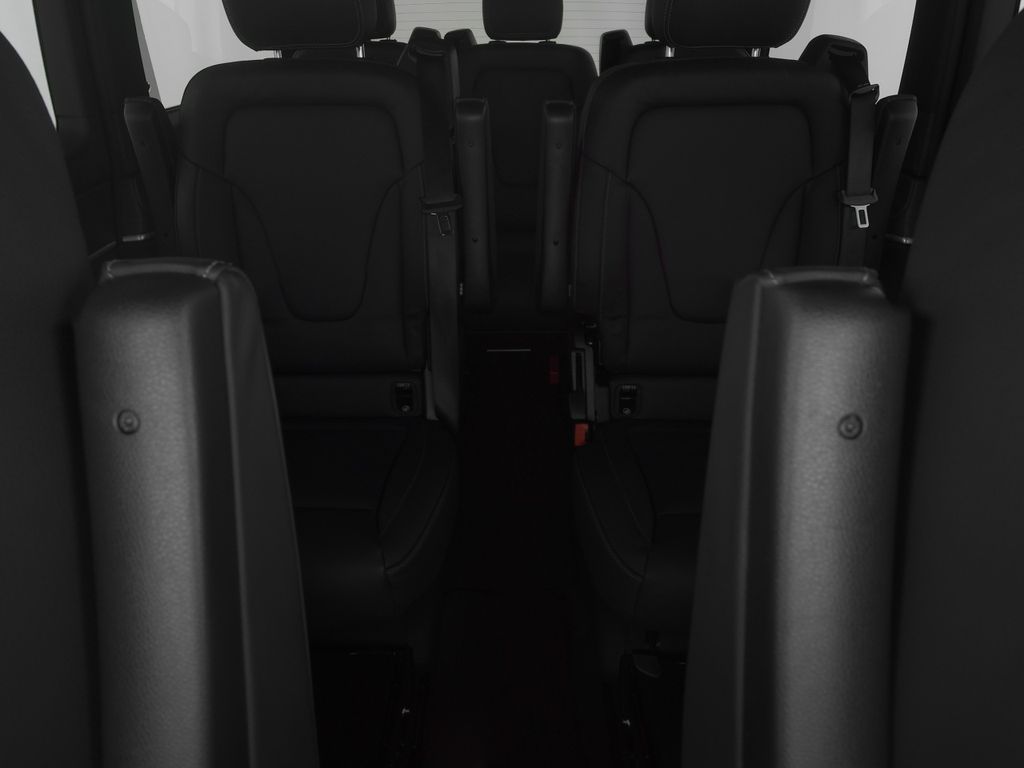 Mercedes-Benz V 250 2024 г. Синий, пробег 13201 км