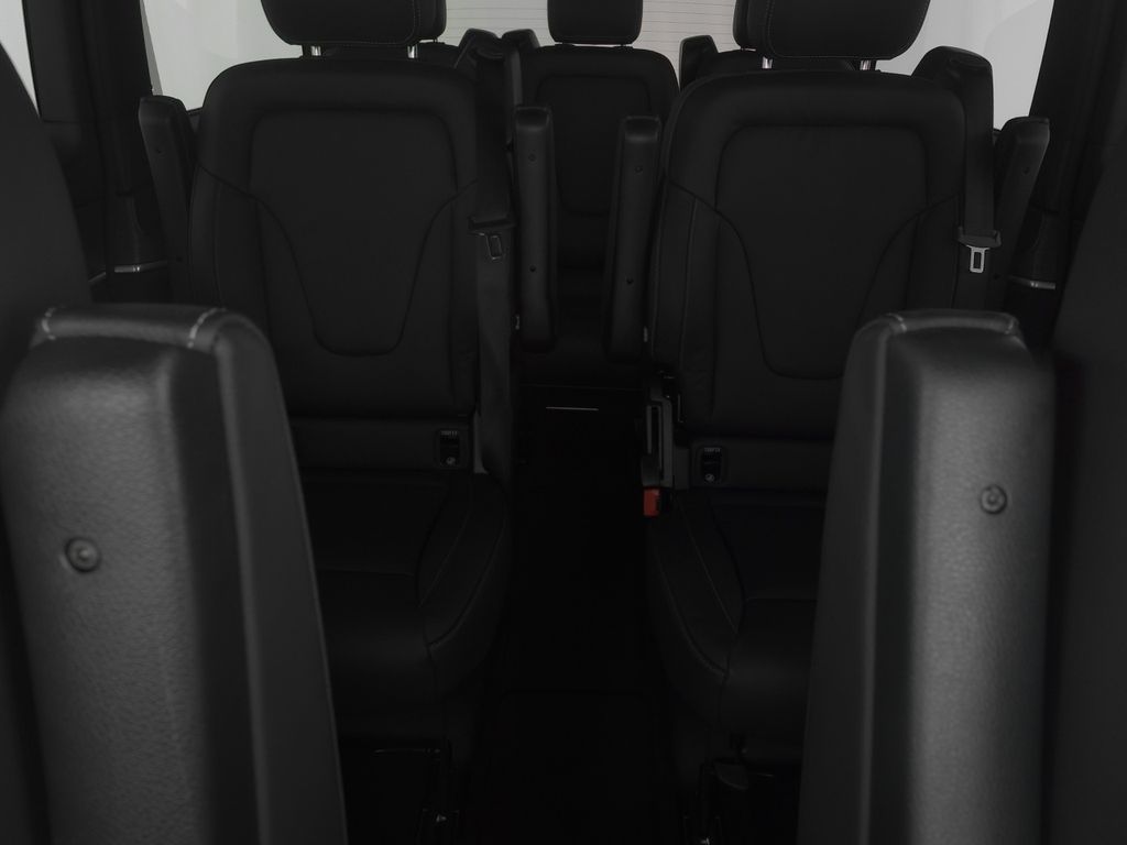 Mercedes-Benz V 250 2024 г. Серый, пробег 13363 км
