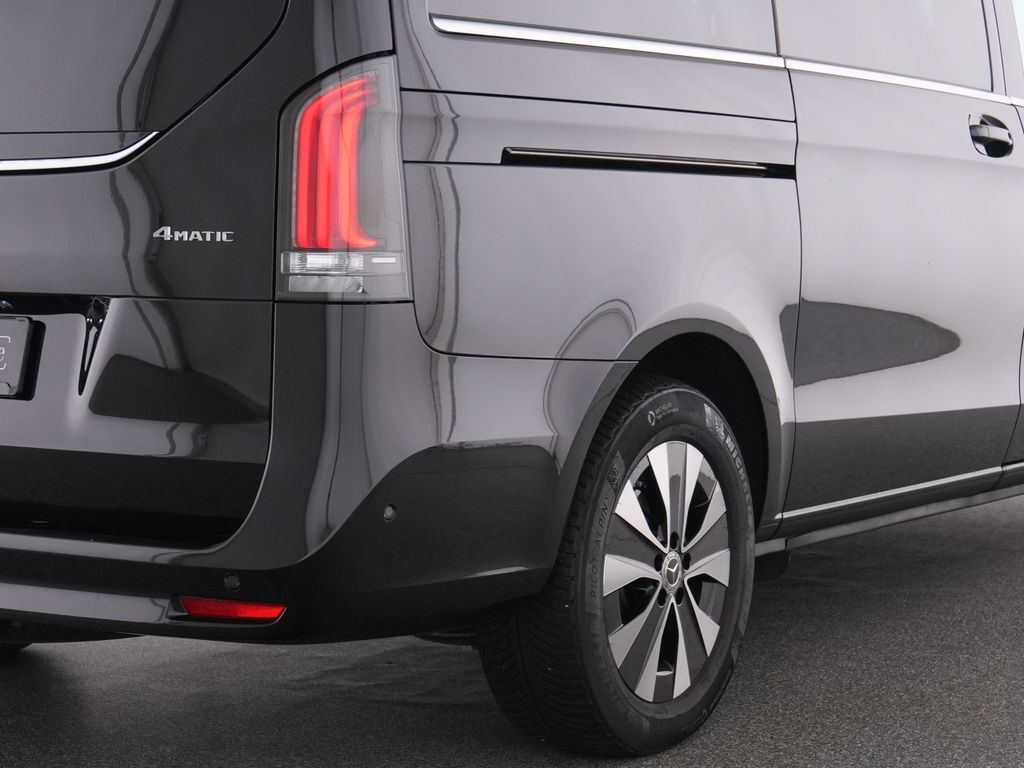 Mercedes-Benz V 250 2024 г. Чёрный, пробег 17472 км