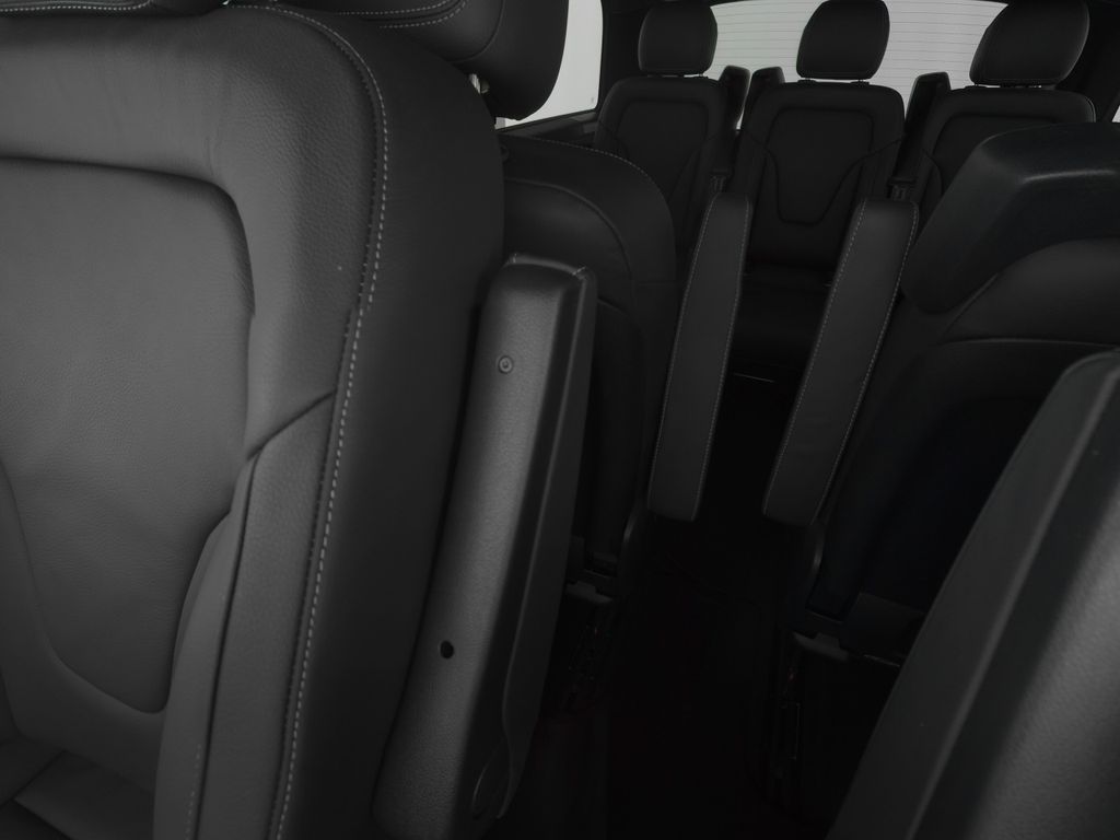 Mercedes-Benz V 250 2024 г. Серый, пробег 18544 км