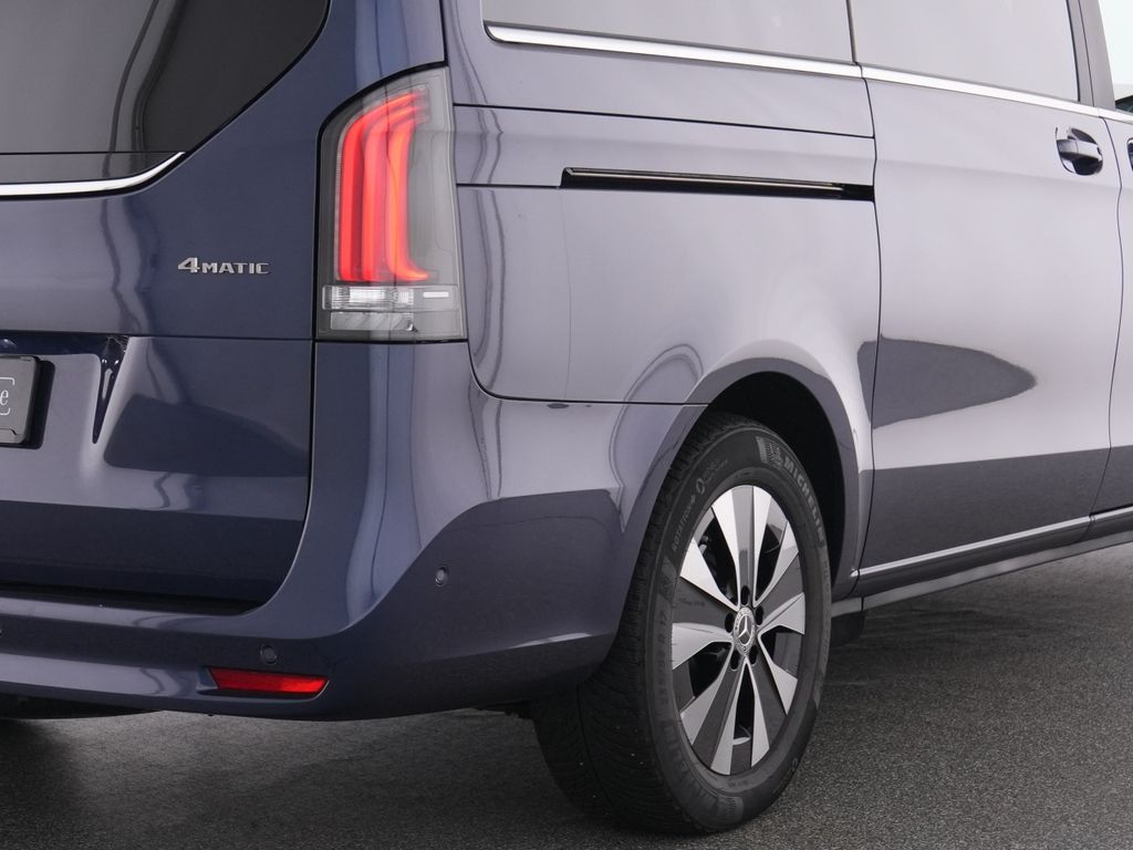 Mercedes-Benz V 300 2024 г. Синий, пробег 18151 км