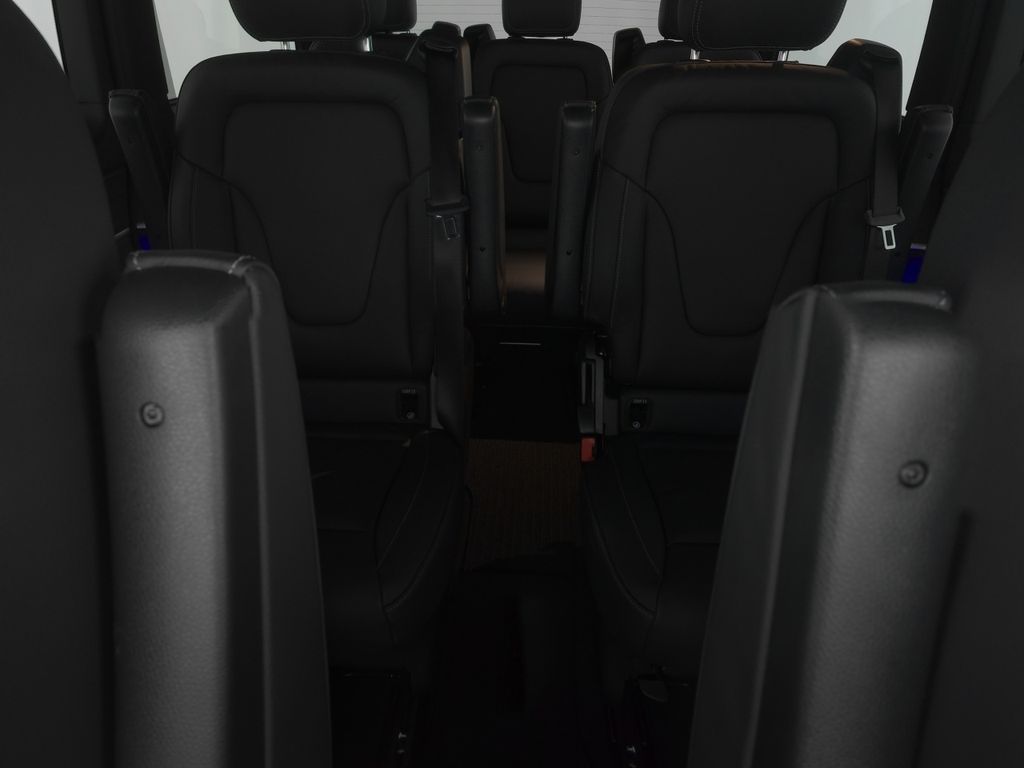 Mercedes-Benz V 250 2025 г. Чёрный, пробег 25712 км