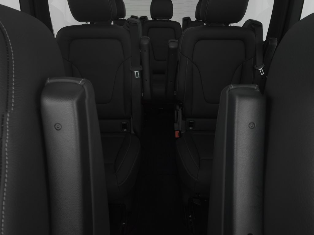 Mercedes-Benz V 300 2024 г. Чёрный, пробег 29290 км