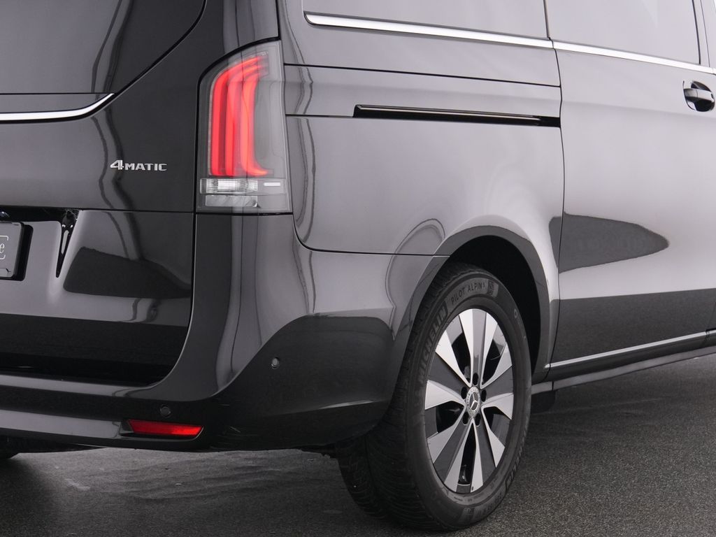 Mercedes-Benz V 300 2024 г. Чёрный, пробег 29290 км