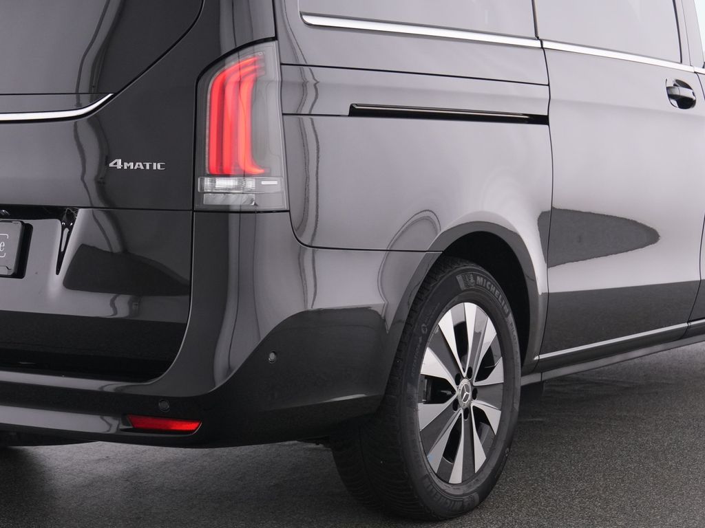 Mercedes-Benz V 300 2024 г. Чёрный, пробег 28730 км