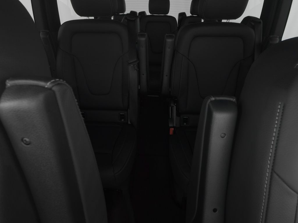 Mercedes-Benz V 250 2025 г. Серый, пробег 13829 км