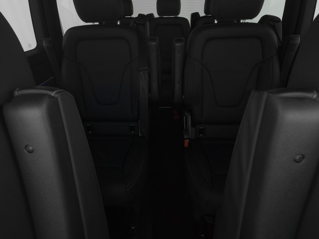 Mercedes-Benz V 250 2025 г. Чёрный, пробег 27715 км