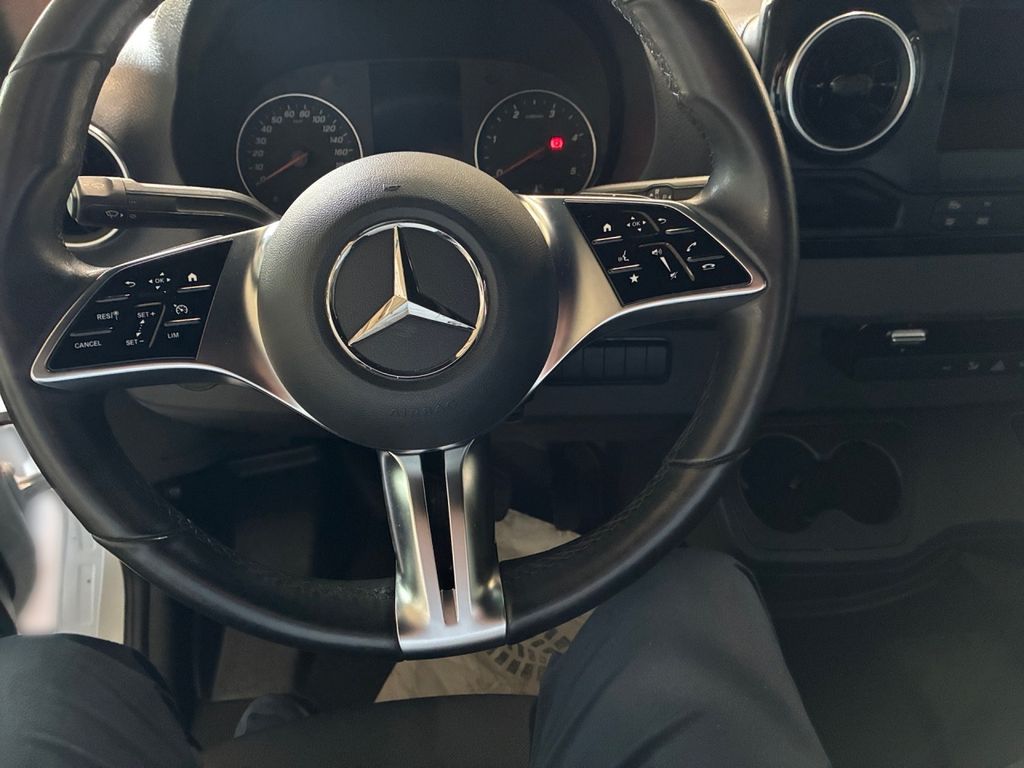 Mercedes-Benz SPRINTER 2025 г. Белый, пробег 52828 км