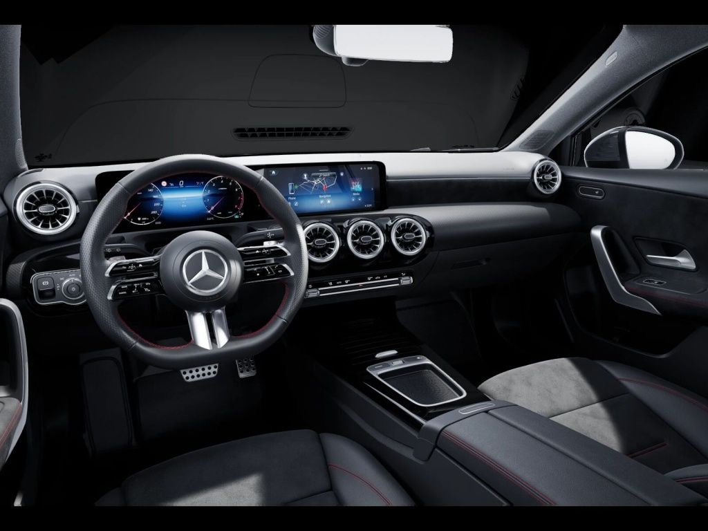 Mercedes-Benz A 200 2024 г. Чёрный, пробег 28113 км