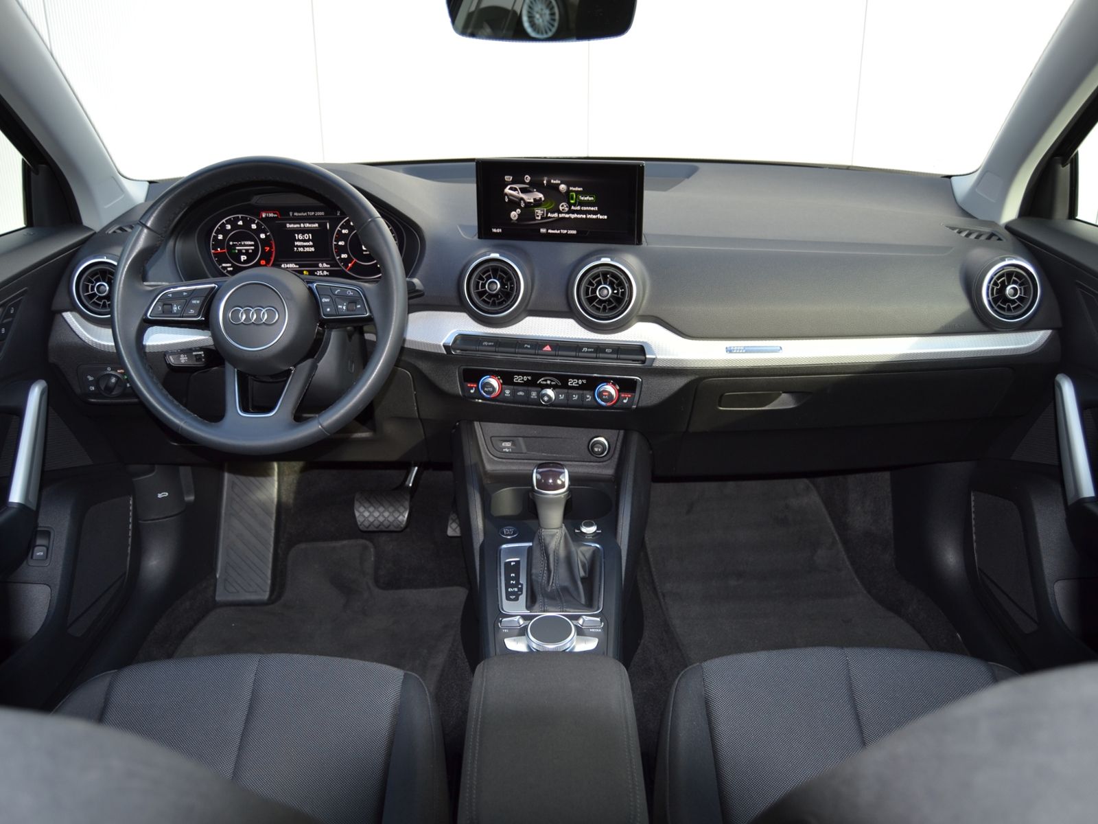 Audi Q2 2023 г. Чёрный, пробег 43477 км