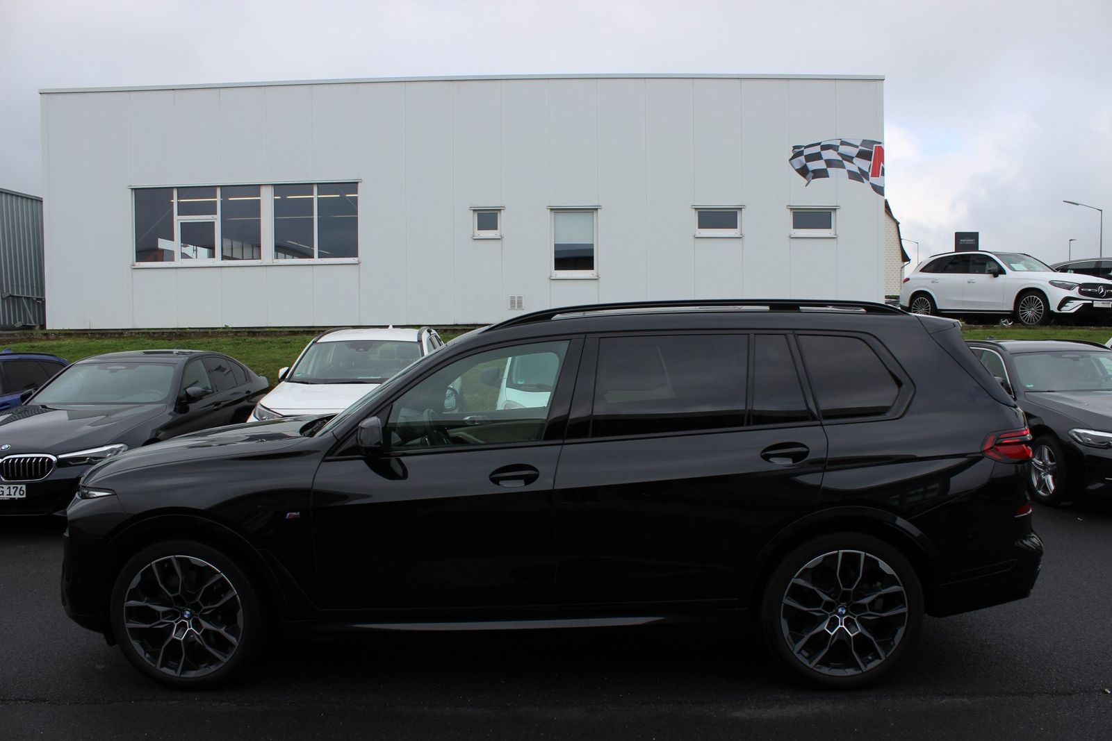 BMW X7 2023 г. Чёрный, пробег 54495 км