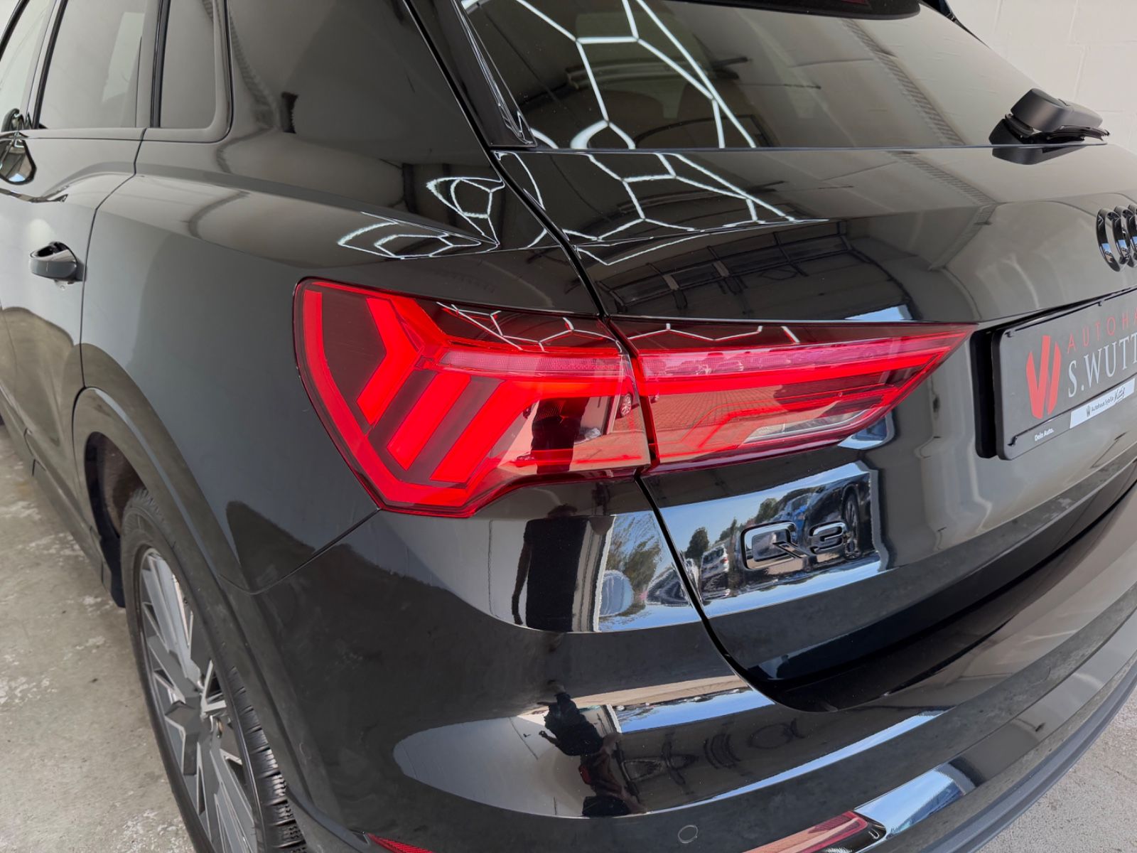 Audi Q3 2023 г. Чёрный, пробег 30500 км