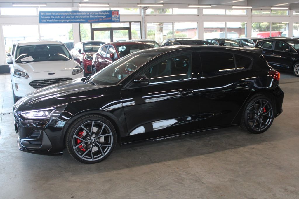 Ford Focus 2022 г. Чёрный, пробег 46150 км