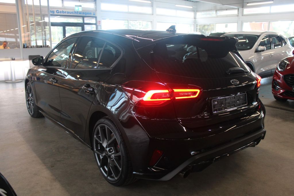 Ford Focus 2022 г. Чёрный, пробег 46150 км