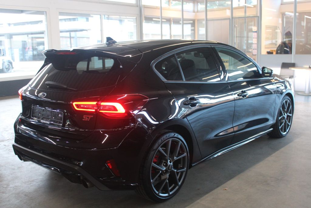 Ford Focus 2022 г. Чёрный, пробег 46150 км