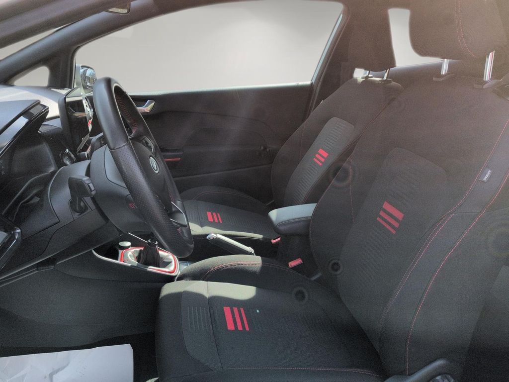 Ford Fiesta 2022 г. Серебристый, пробег 56017 км