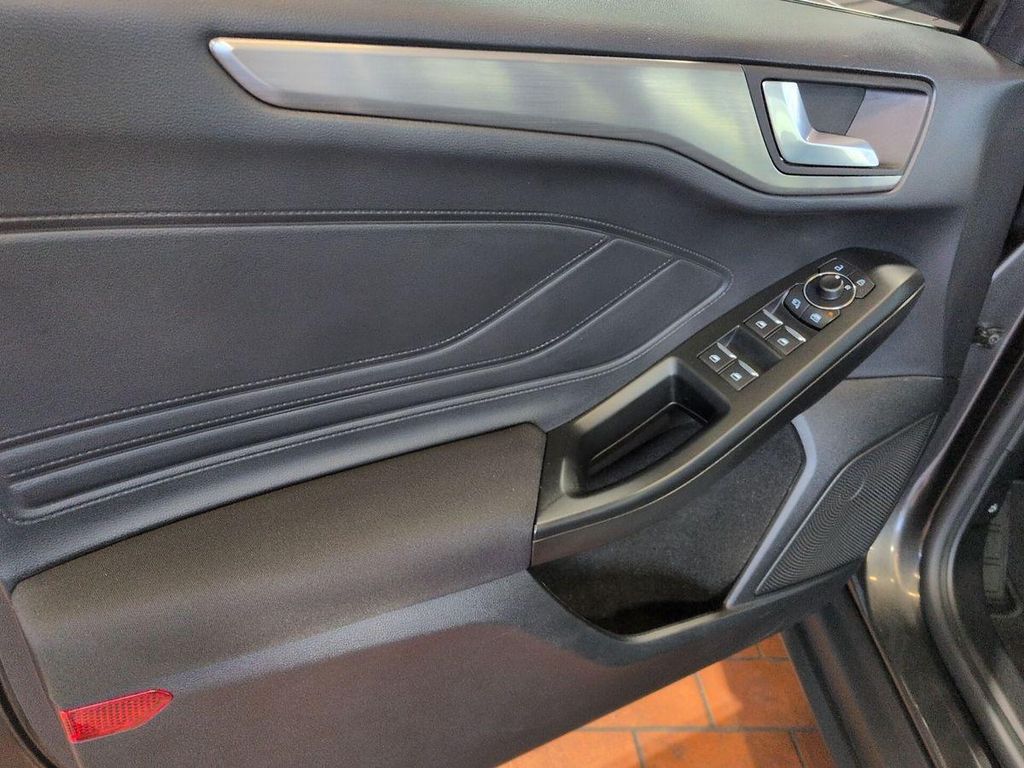 Ford Focus 2022 г. Серый, пробег 53607 км