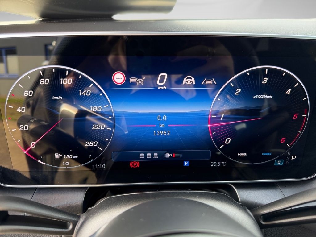 Mercedes-Benz GLC 300 2025 г. Серый, пробег 13871 км